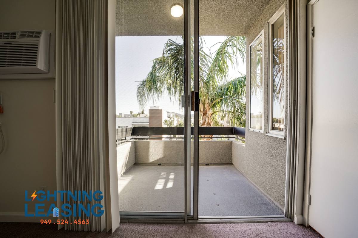 Apartment for rent at 11225 Morrison St #115, North Hollywood, CA 91601