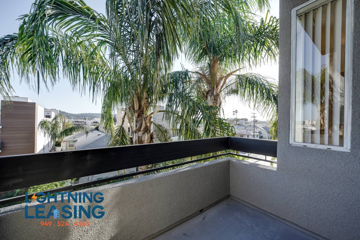 Apartment for rent at 11225 Morrison St #115, North Hollywood, CA 91601
