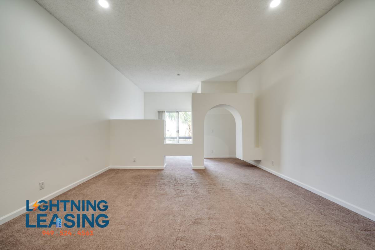 Apartment for rent at 11225 Morrison St #115, North Hollywood, CA 91601