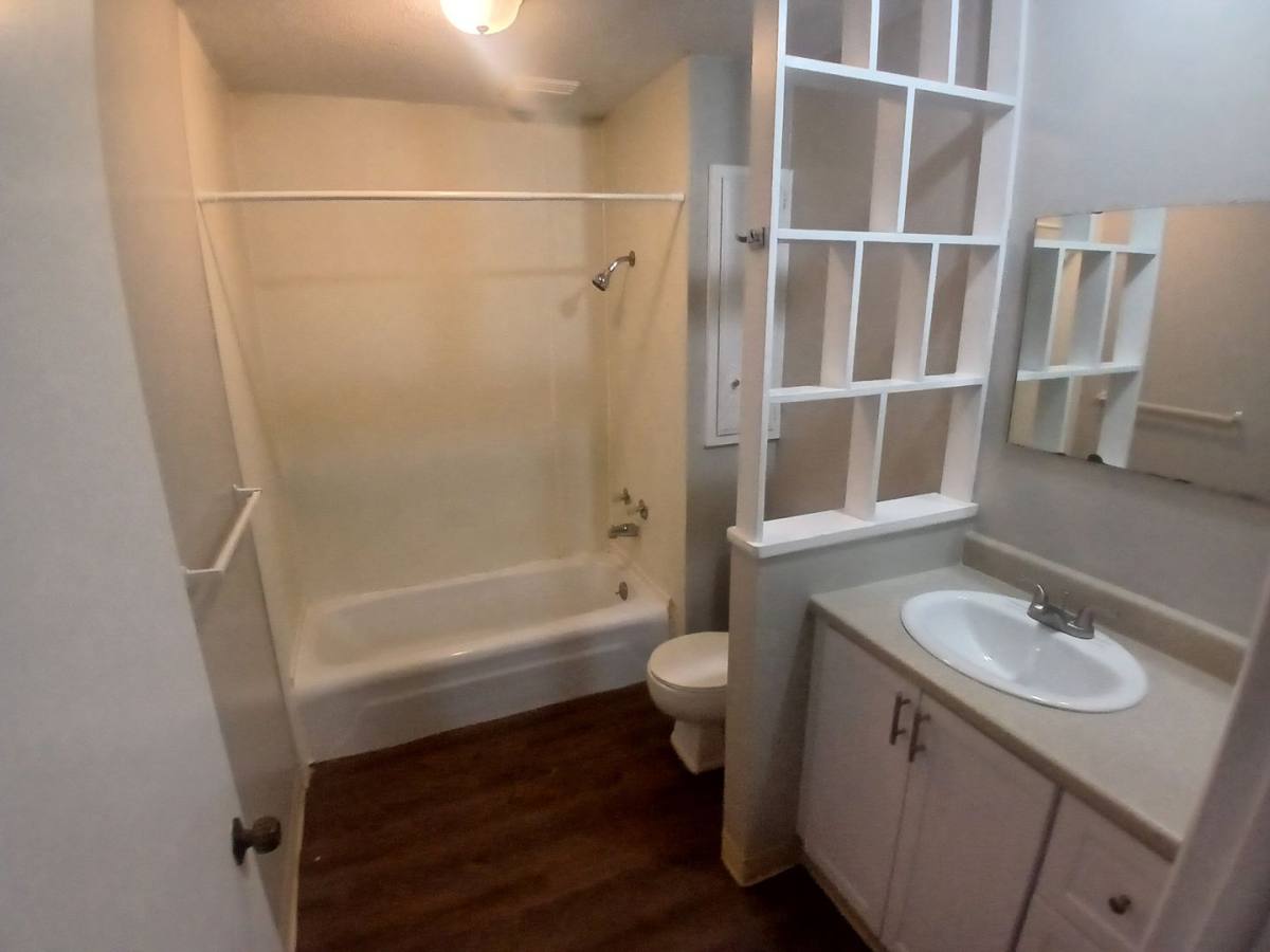 Apartment for rent at 106 N McKinley Ave, Muncie, IN 47303