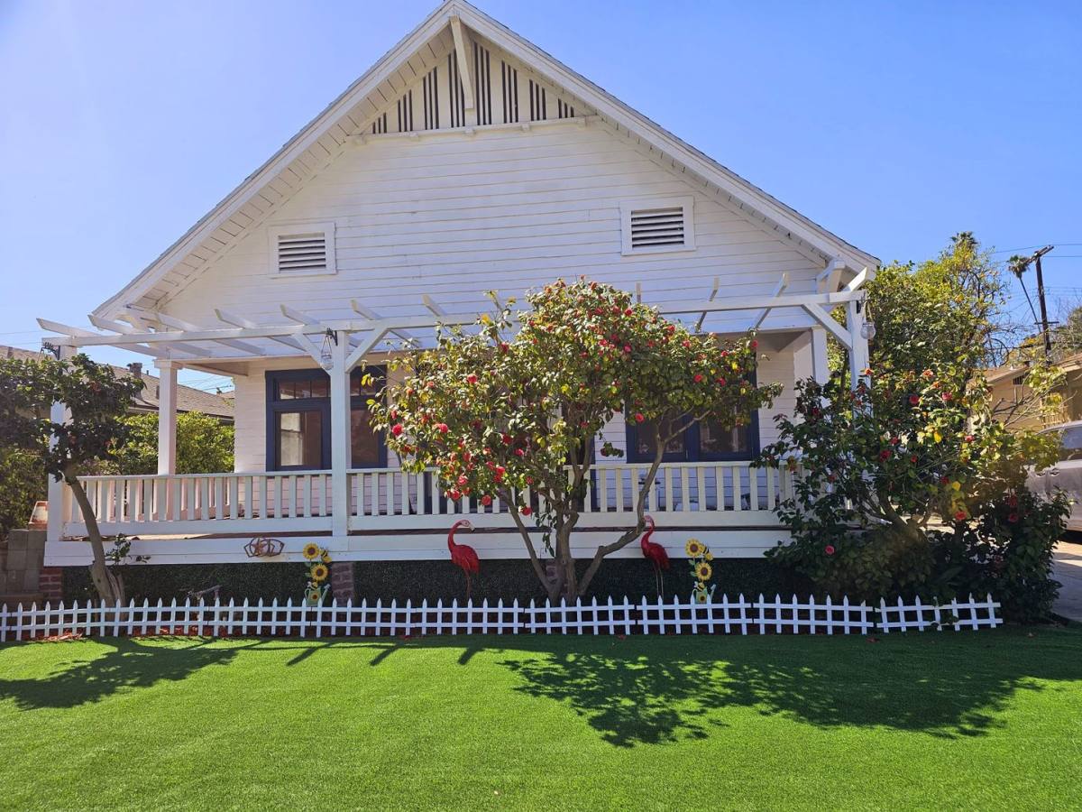 Apartment for rent at 63 & 69 S Greenwood Ave, Pasadena, CA 91107
