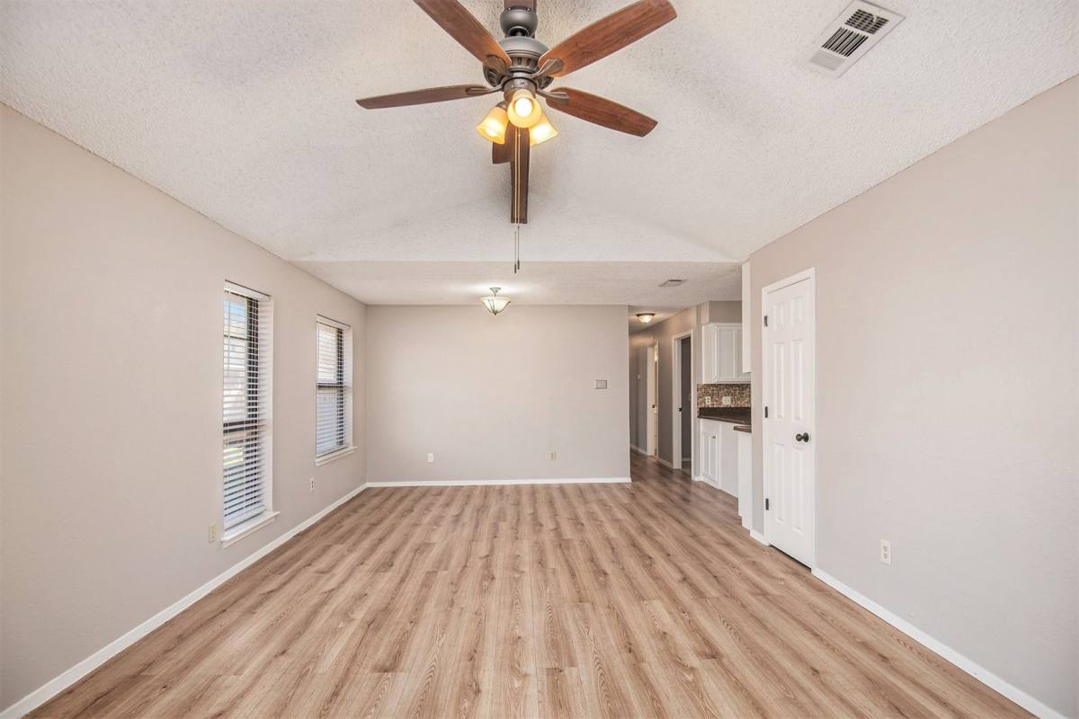 House for rent at 617 S Las Vegas Trail, Fort Worth, TX 76108