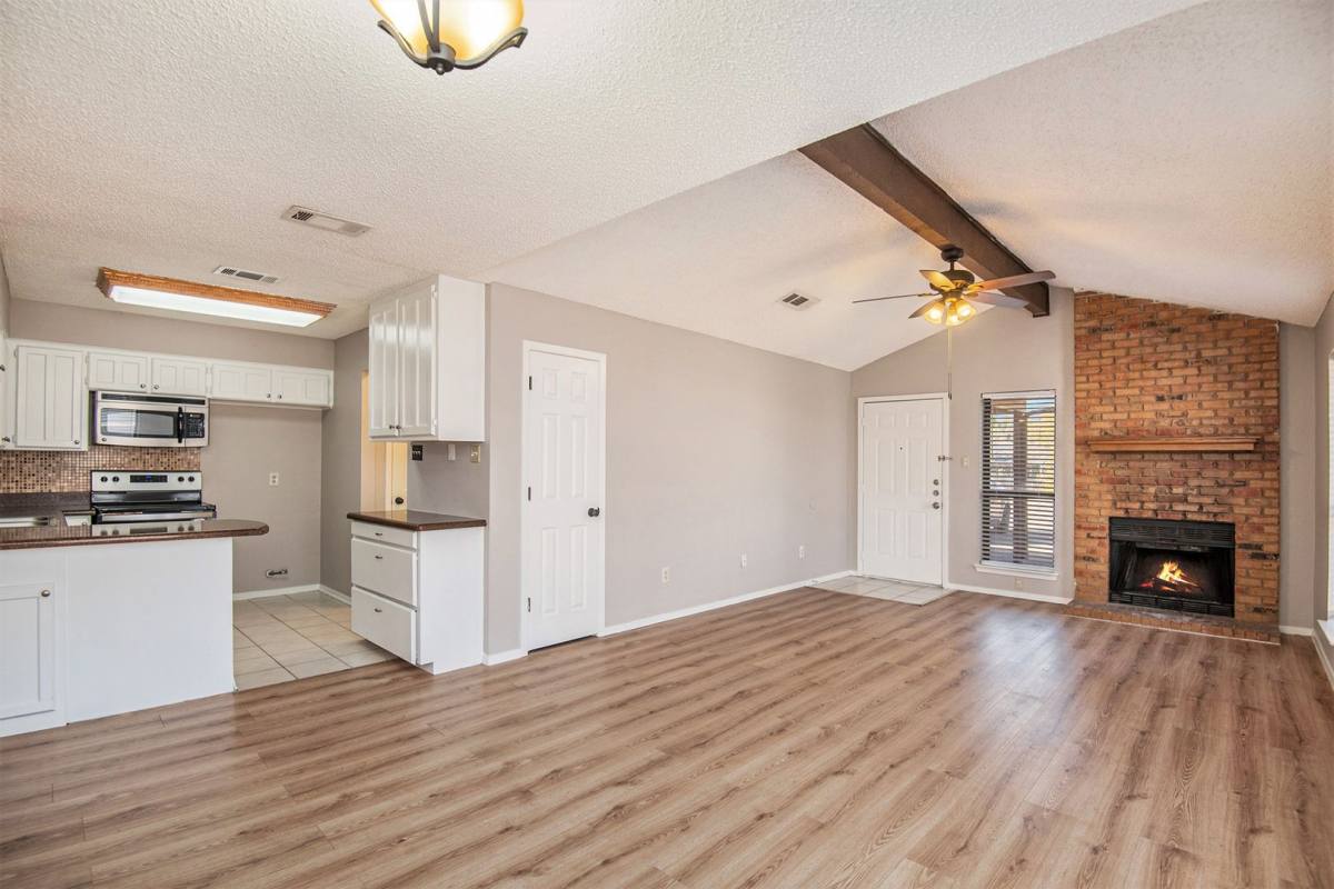 House for rent at 617 S Las Vegas Trail, Fort Worth, TX 76108