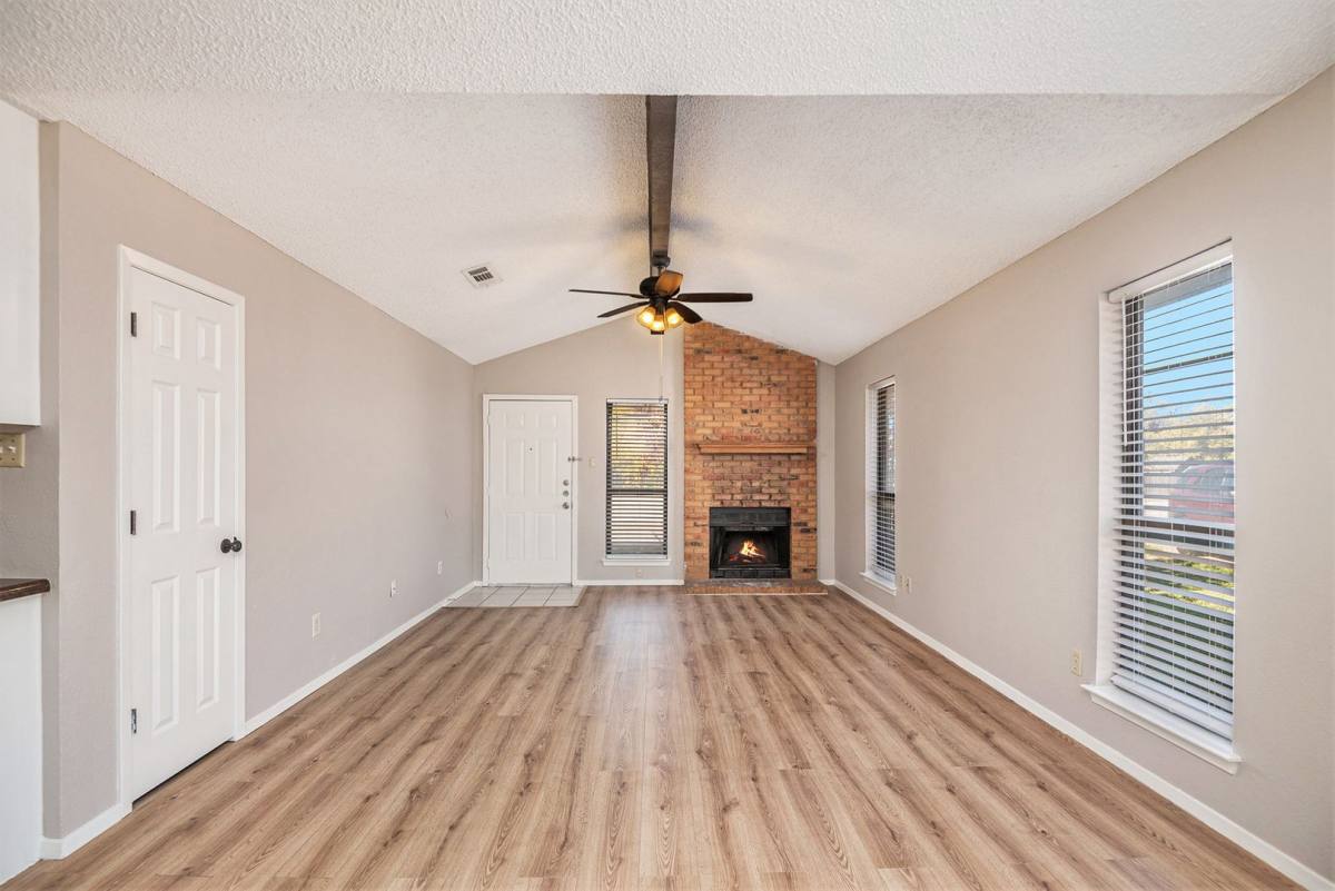 House for rent at 617 S Las Vegas Trail, Fort Worth, TX 76108