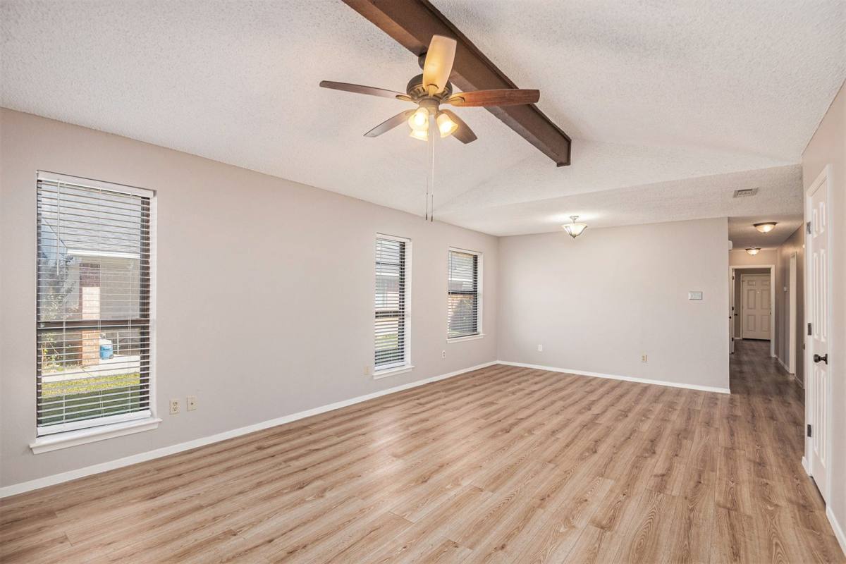 House for rent at 617 S Las Vegas Trail, Fort Worth, TX 76108