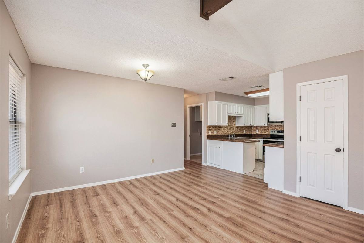 House for rent at 617 S Las Vegas Trail, Fort Worth, TX 76108