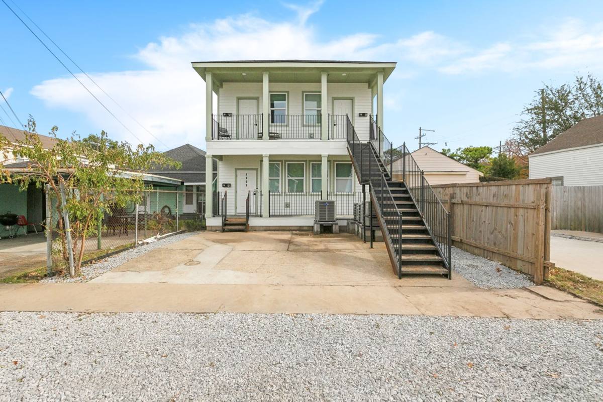 Apartment for rent at 1809 Hillary St #2A, New Orleans, LA 70118