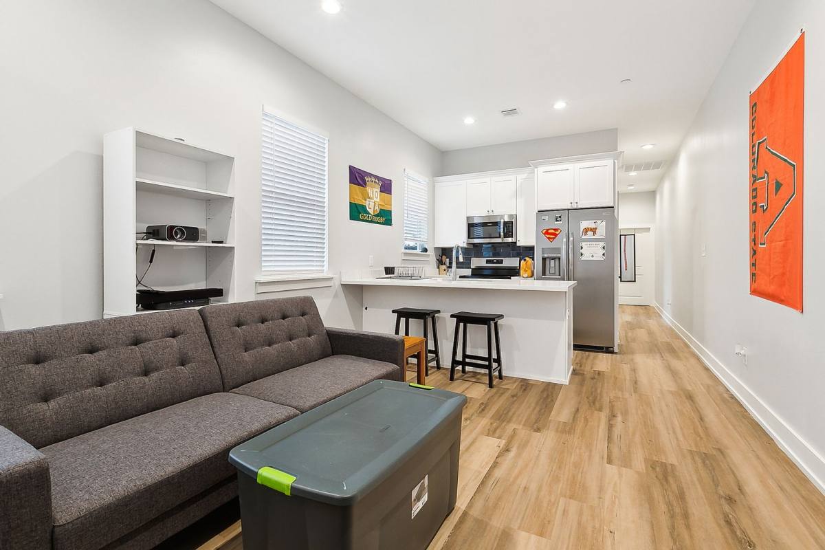 Apartment for rent at 1809 Hillary St #2A, New Orleans, LA 70118