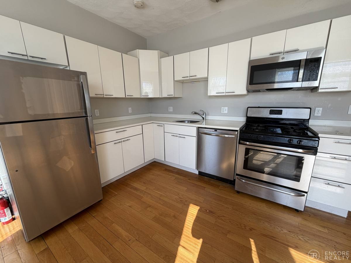 Apartment for rent at 33 Portsmouth St #3R, Cambridge, MA 02141
