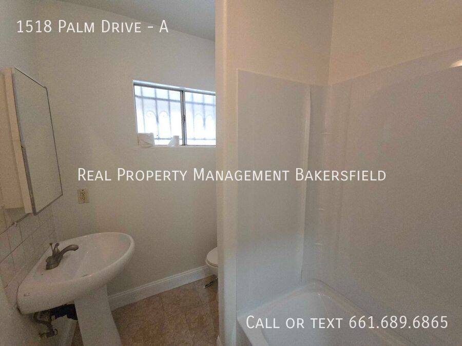 Apartment for rent at 1518 Palm Dr #A, Bakersfield, CA 93305