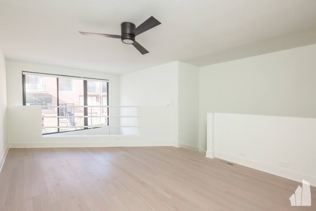 Apartment for rent at 954 W Grace, Chicago, IL 60613