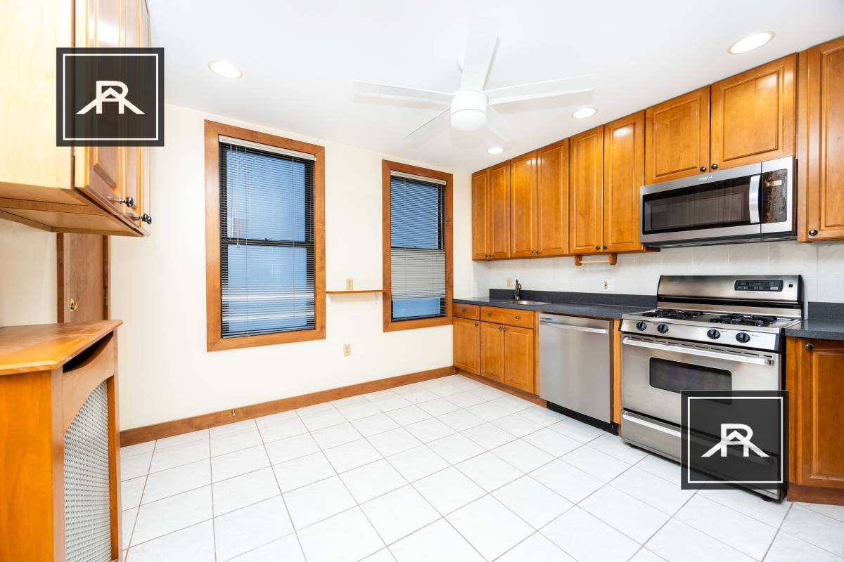 Apartment for rent at 123 Browne St #2, Brookline, MA 02446