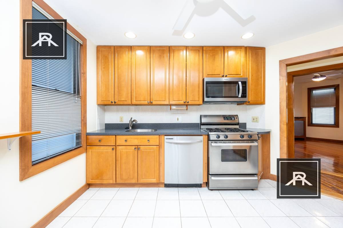 Apartment for rent at 123 Browne St #2, Brookline, MA 02446