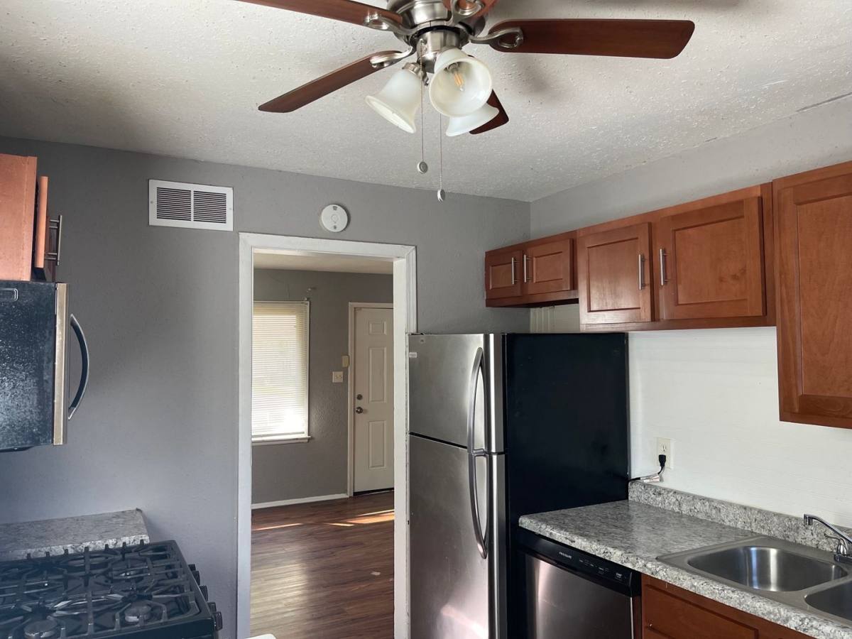 House for rent at 908 Gregory Dr, Urbana, IL 61801