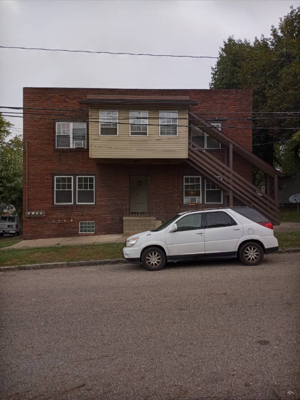 Apartment for rent at 206 Edwin Ave SE #2, Massillon, OH 44646