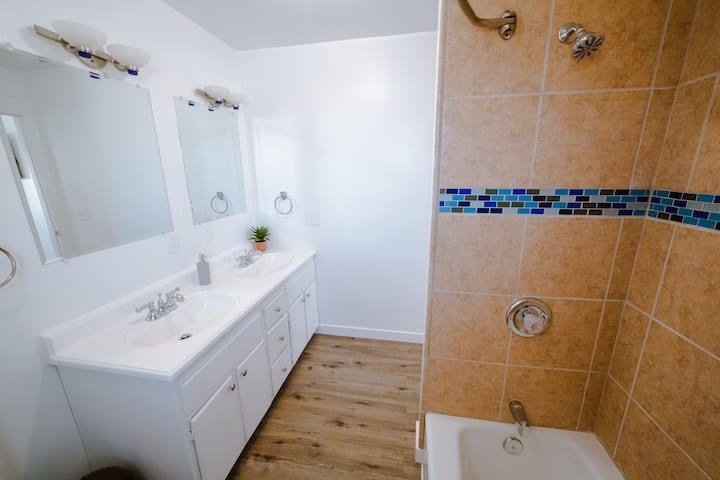 Apartment for rent at 5648 Berkshire Dr #C, Los Angeles, CA 90032