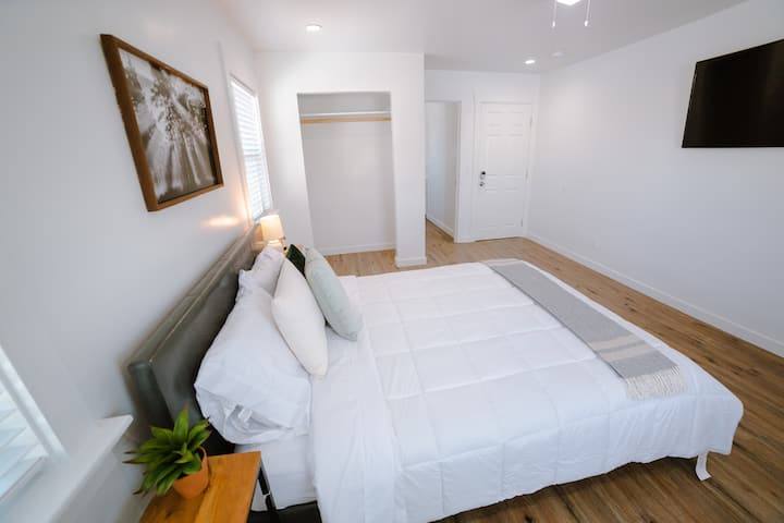 Apartment for rent at 5648 Berkshire Dr #C, Los Angeles, CA 90032