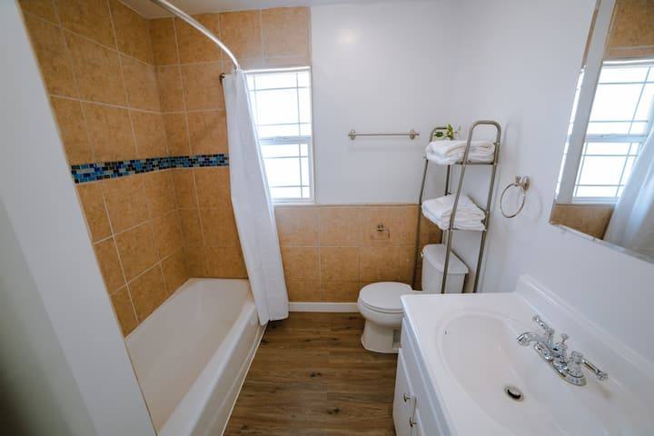 Apartment for rent at 5648 Berkshire Dr #C, Los Angeles, CA 90032