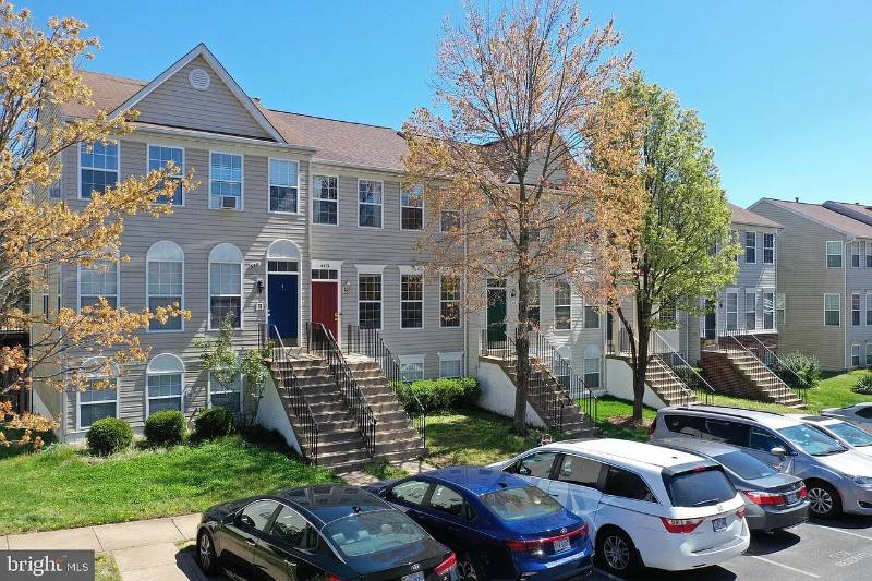 Townhouse for rent at 6413 McCoy Rd, Centreville, VA 20121