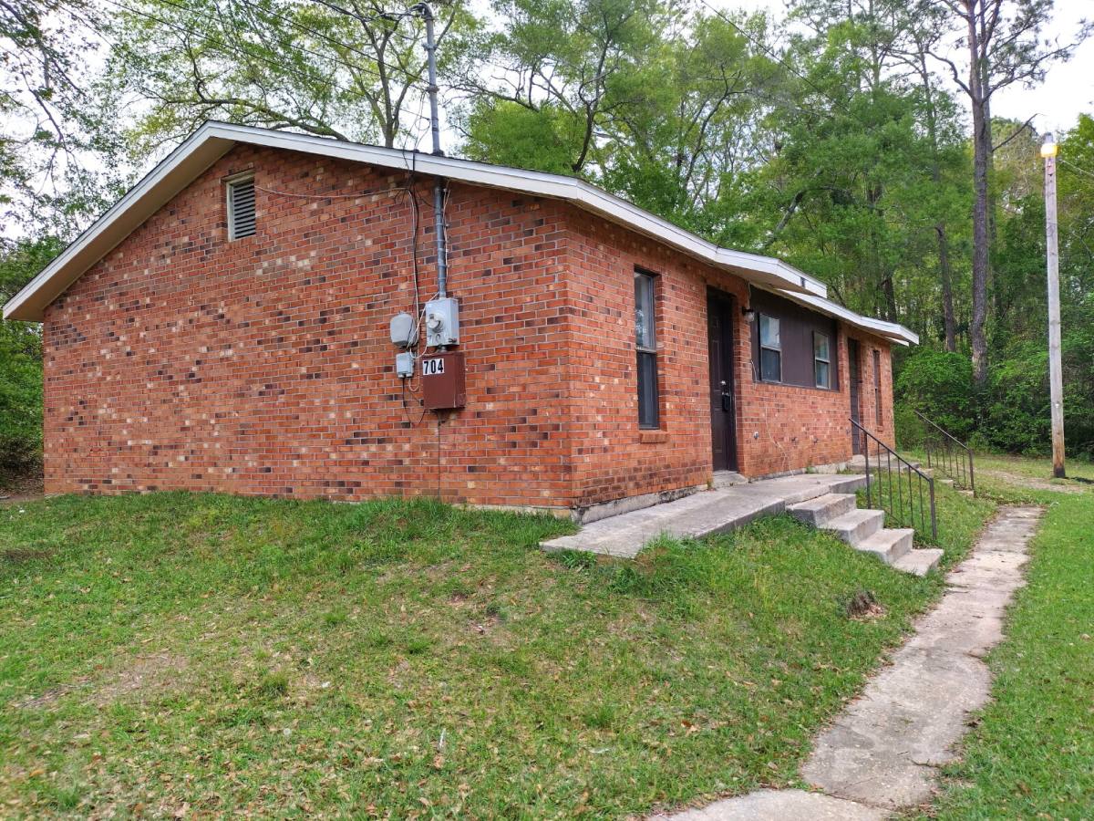 House for rent at 704 Melody Lane, Dothan, AL 36301