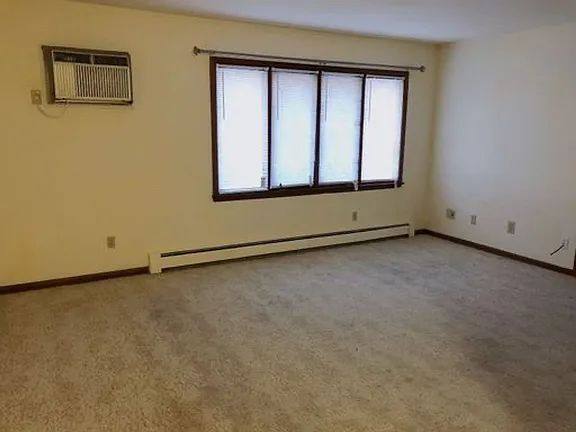 Apartment for rent at 5906 Hickman Rd #6, Urbandale, IA 50322