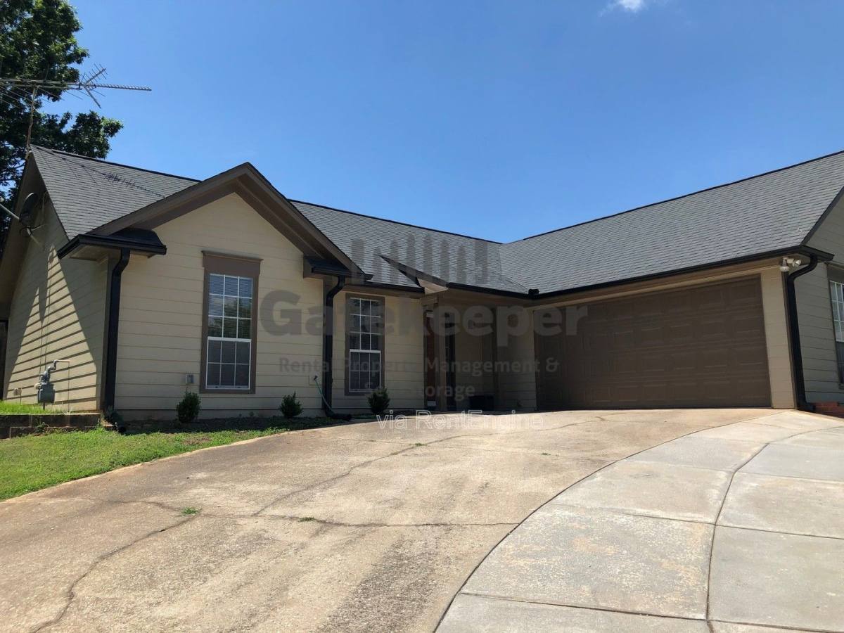 House for rent at 290 Monmouth Dr, Fayetteville, GA 30214