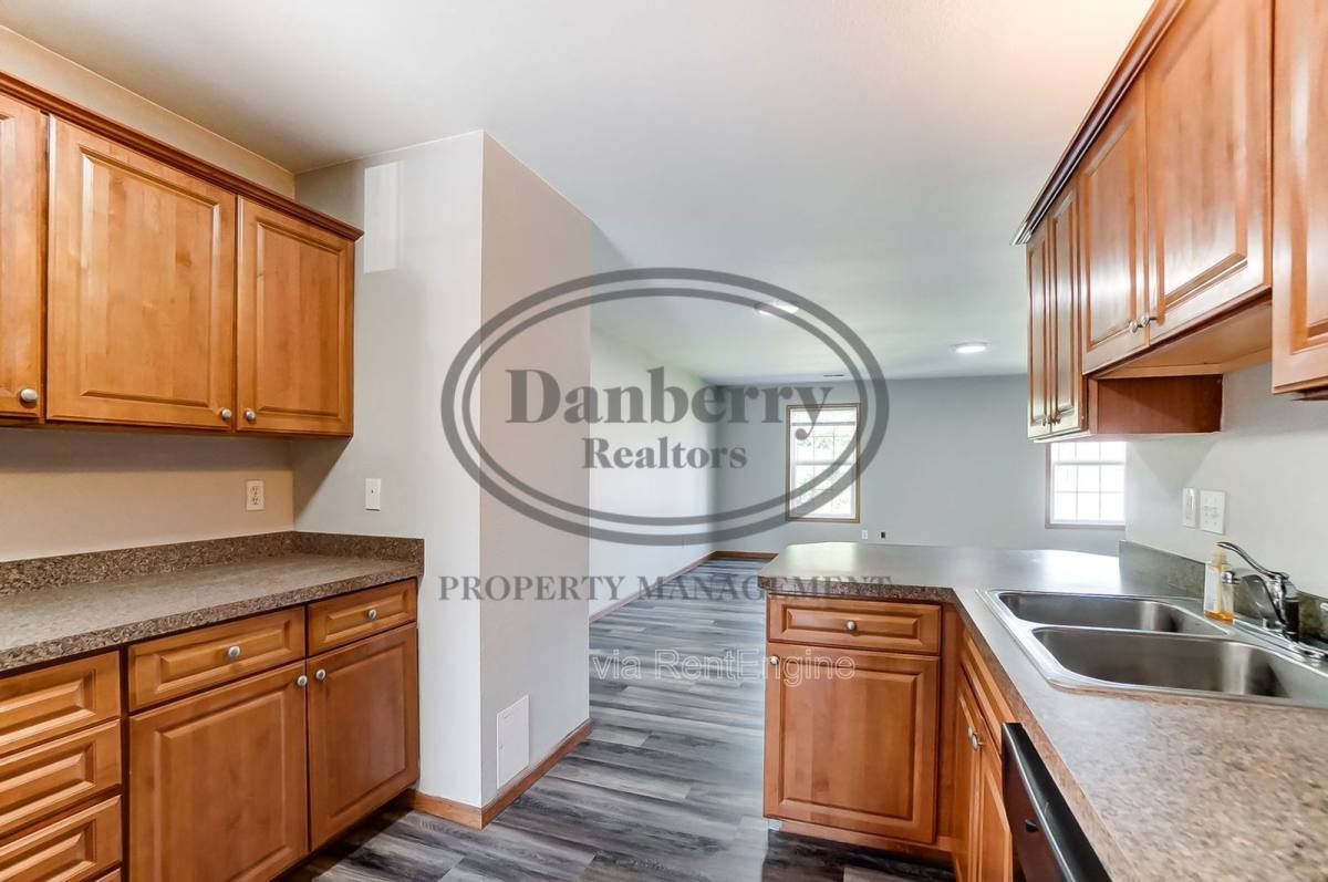 Townhouse for rent at 1117 N Byrne Rd, Toledo, OH 43607
