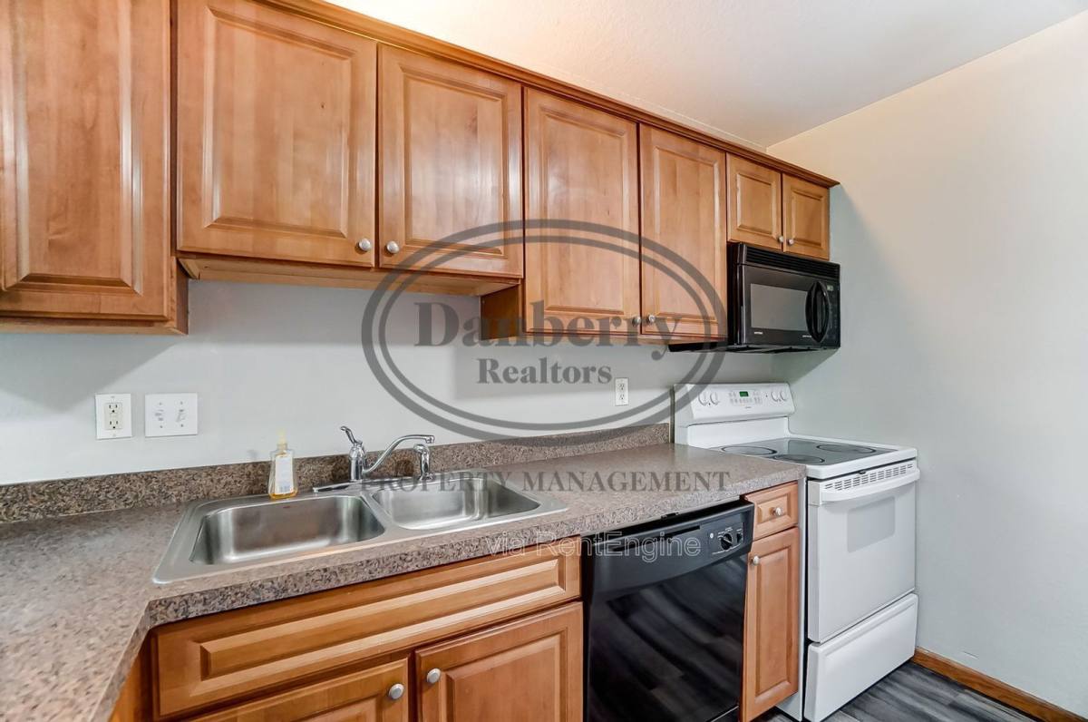 Townhouse for rent at 1117 N Byrne Rd, Toledo, OH 43607