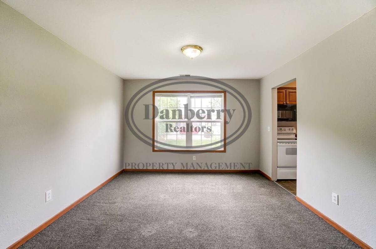 Townhouse for rent at 1103 N Byrne Rd, Toledo, OH 43607