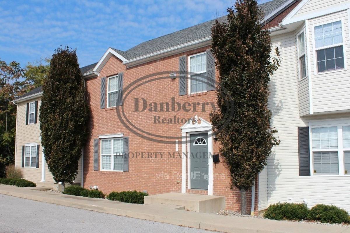 Townhouse for rent at 1103 N Byrne Rd, Toledo, OH 43607