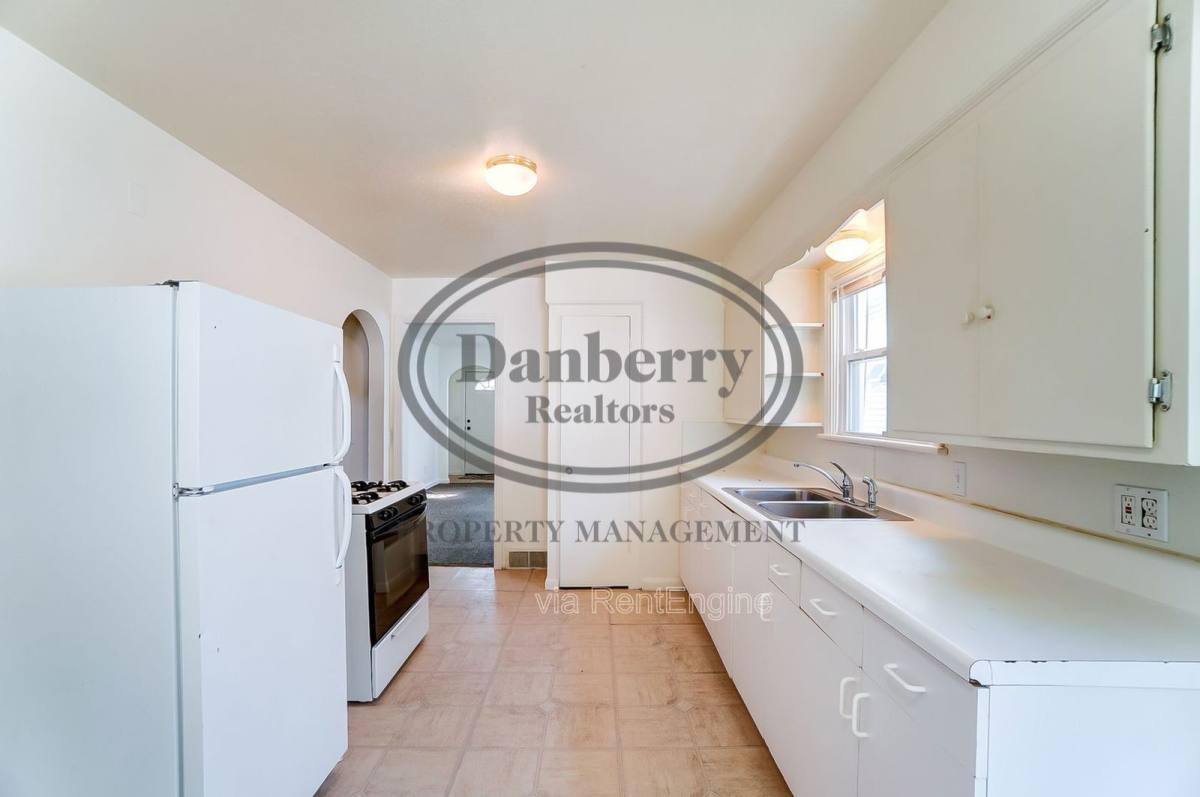 Apartment for rent at 919 Brookley Blvd, Toledo, OH 43607