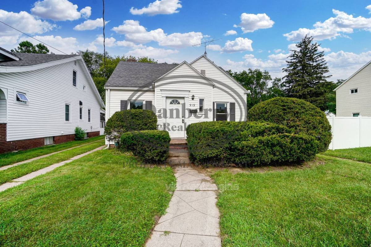 Apartment for rent at 919 Brookley Blvd, Toledo, OH 43607