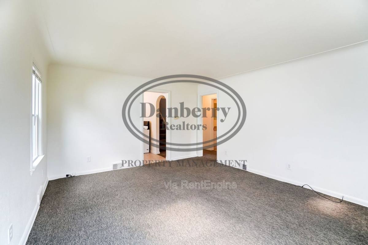 Apartment for rent at 919 Brookley Blvd, Toledo, OH 43607