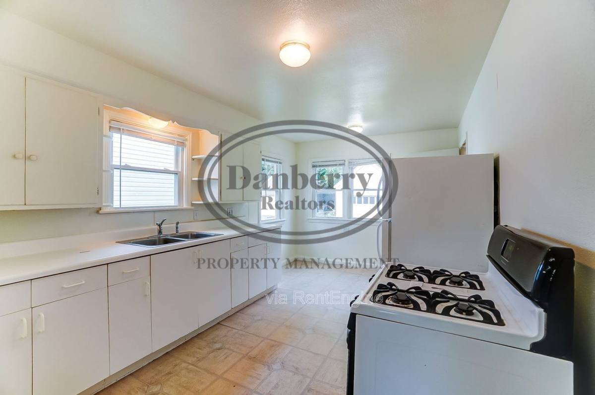 Apartment for rent at 919 Brookley Blvd, Toledo, OH 43607