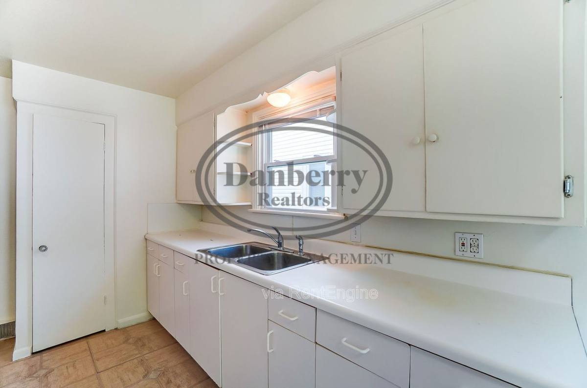 Apartment for rent at 919 Brookley Blvd, Toledo, OH 43607