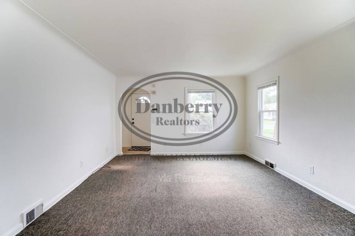 Apartment for rent at 919 Brookley Blvd, Toledo, OH 43607