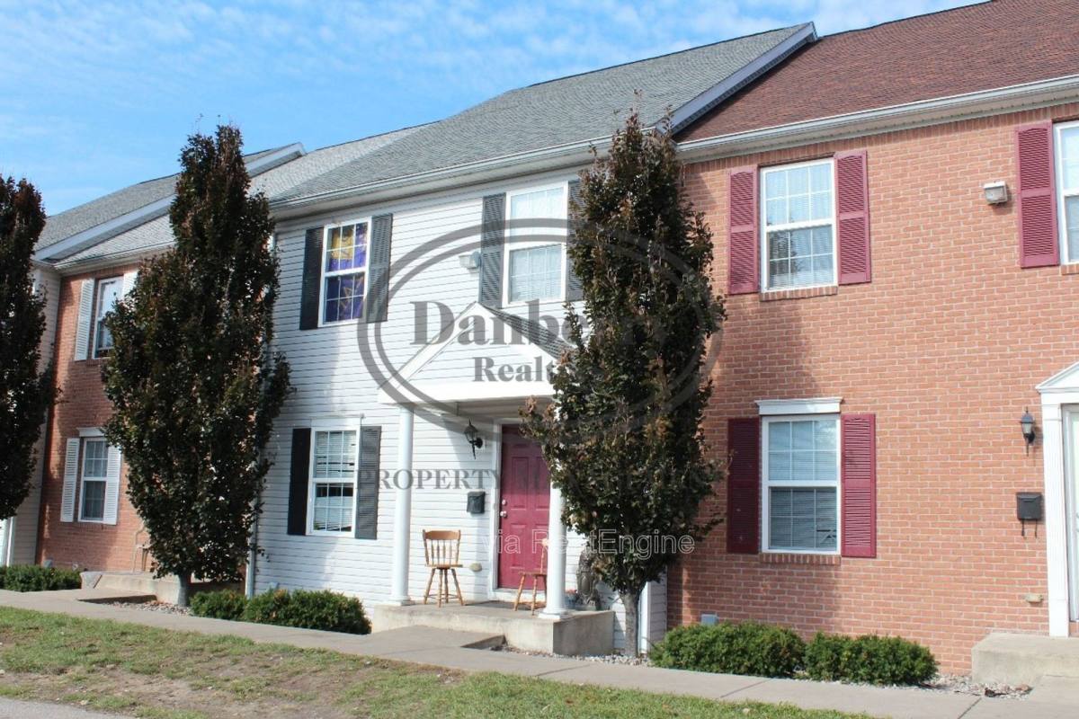 Townhouse for rent at 1115 N Byrne Rd, Toledo, OH 43607