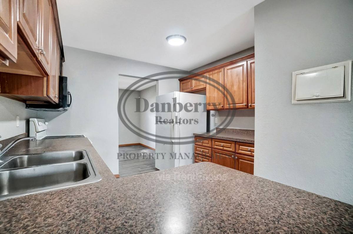 Townhouse for rent at 1115 N Byrne Rd, Toledo, OH 43607