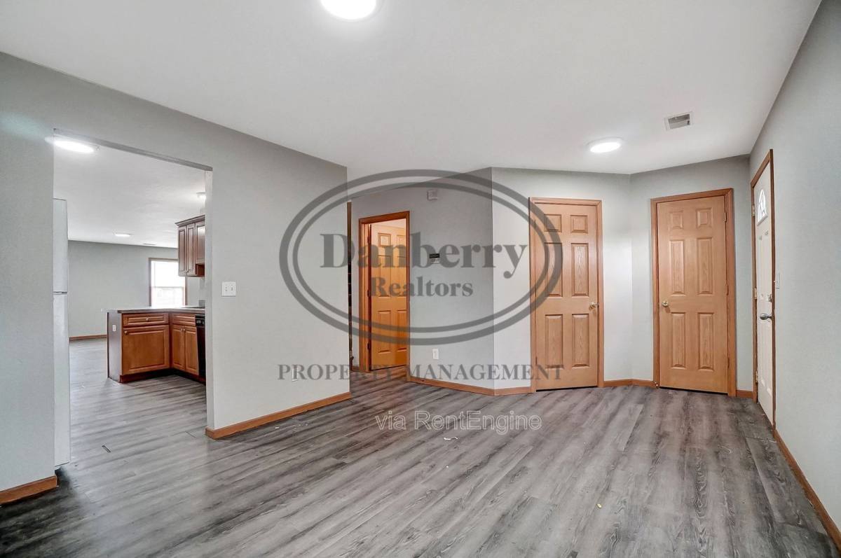 Townhouse for rent at 1115 N Byrne Rd, Toledo, OH 43607