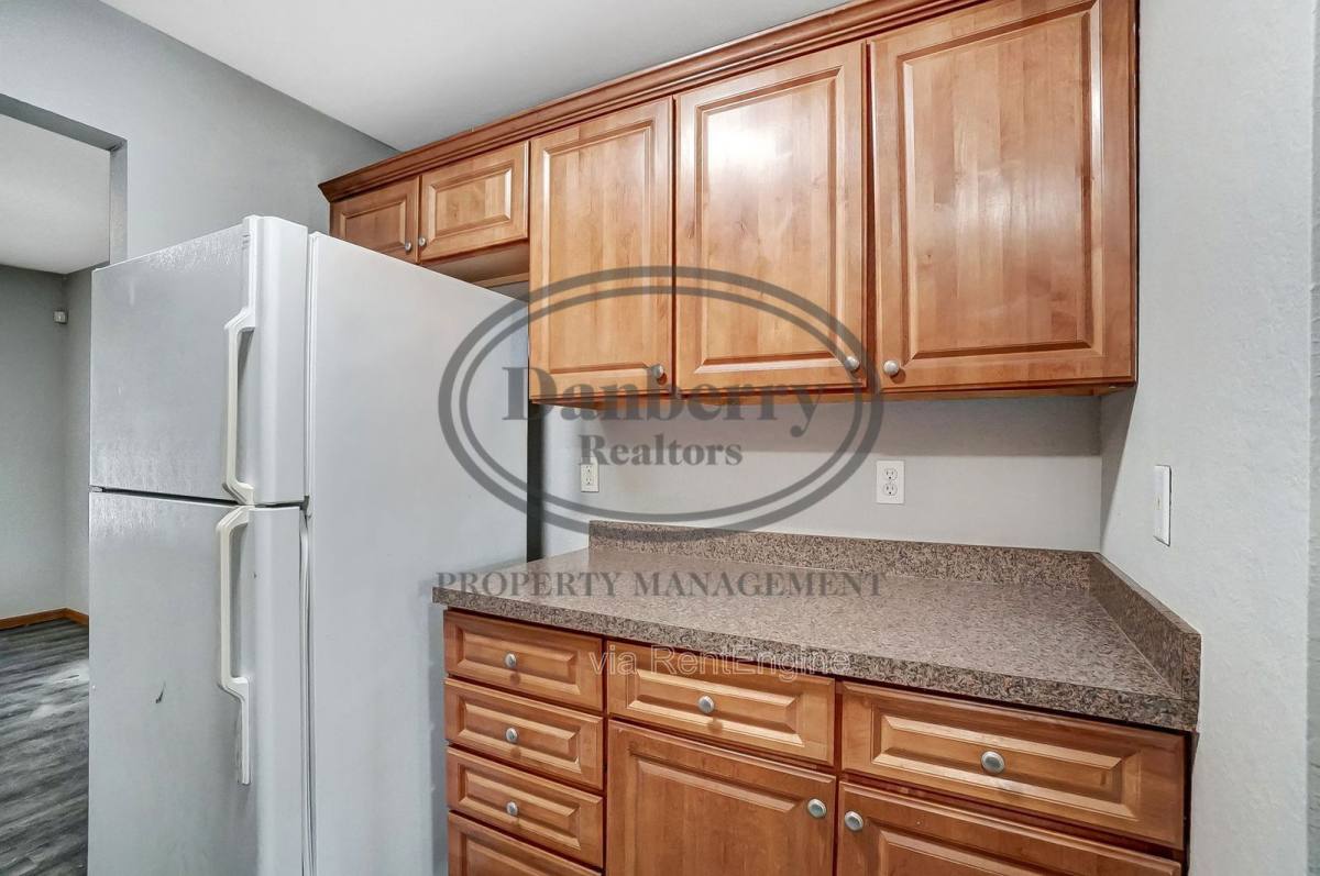 Townhouse for rent at 1115 N Byrne Rd, Toledo, OH 43607