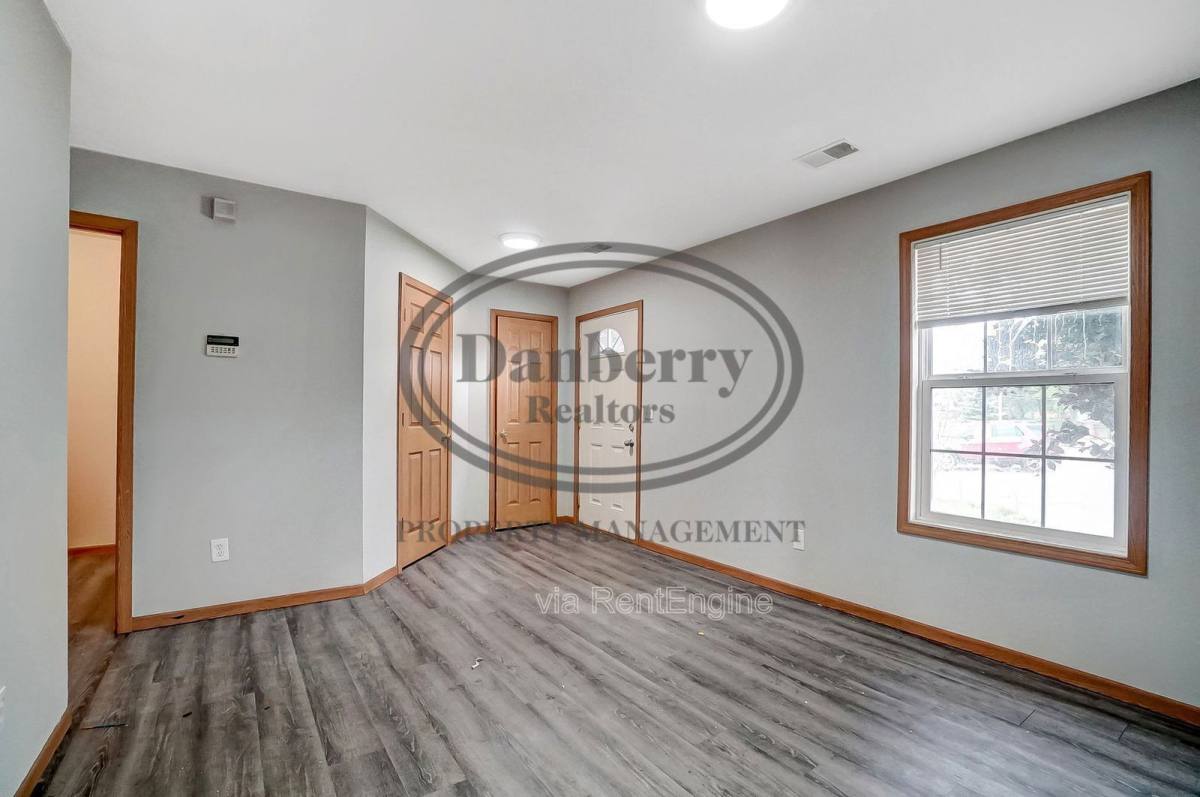 Townhouse for rent at 1115 N Byrne Rd, Toledo, OH 43607