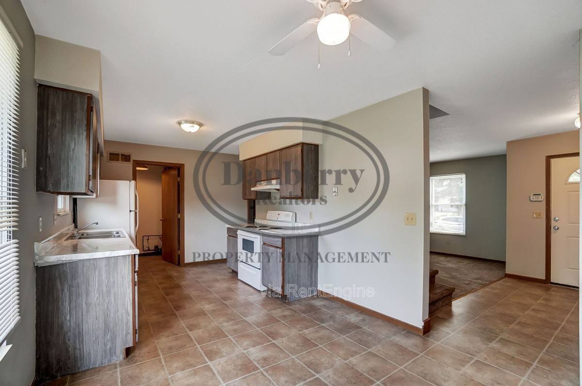 Apartment for rent at 3540 Willow Run Dr, Toledo, OH 43607