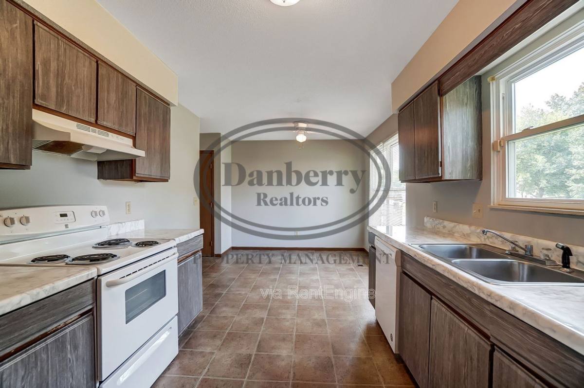 Apartment for rent at 3540 Willow Run Dr, Toledo, OH 43607