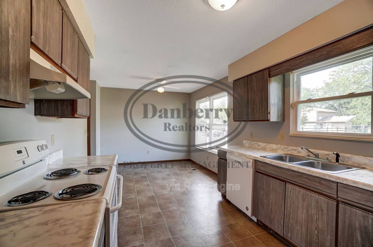 Apartment for rent at 3540 Willow Run Dr, Toledo, OH 43607