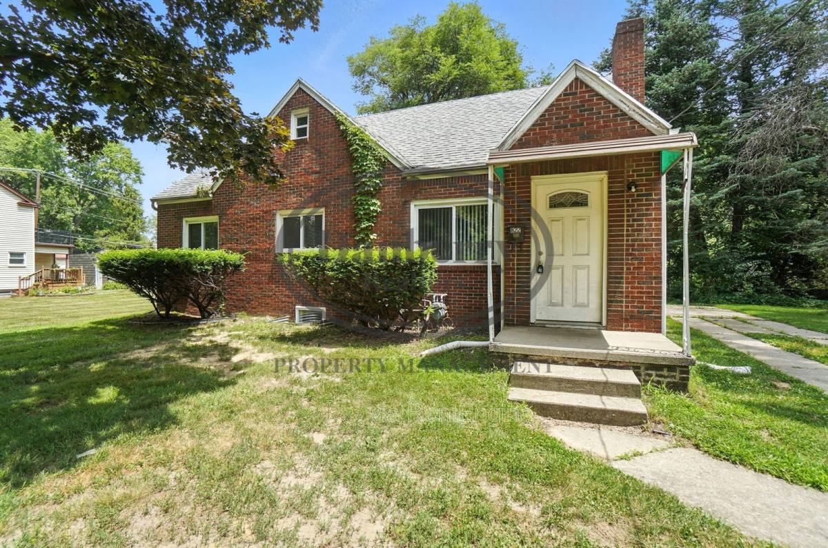 House for rent at 822 Searles Rd, Toledo, OH 43607
