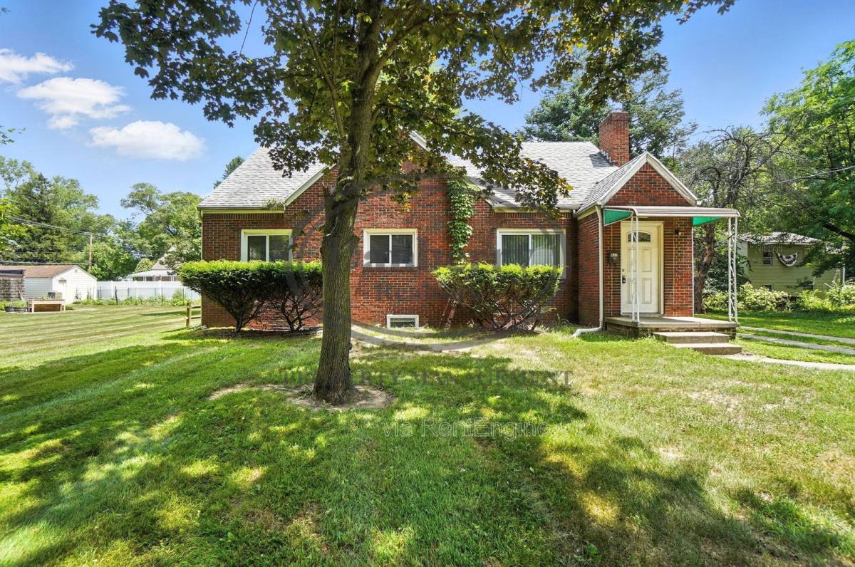 House for rent at 822 Searles Rd, Toledo, OH 43607