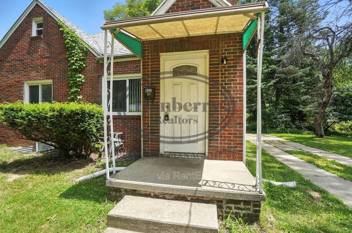 House for rent at 822 Searles Rd, Toledo, OH 43607