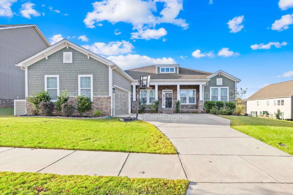 House for rent at 4004 Petersburg Dr, Waxhaw, NC 28173