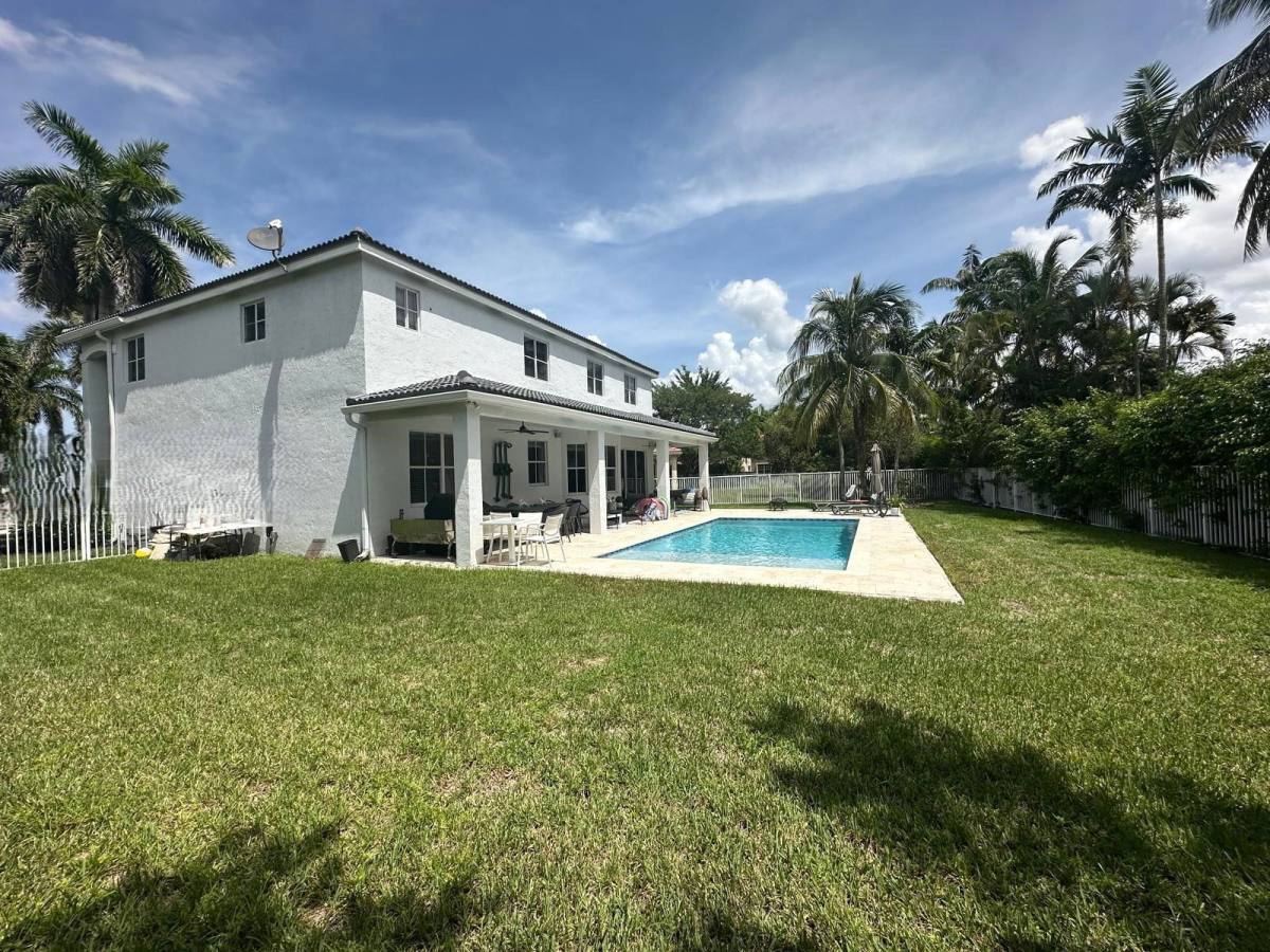 House for rent at 1063 Sunflower Circle, Fort Lauderdale, FL 33327