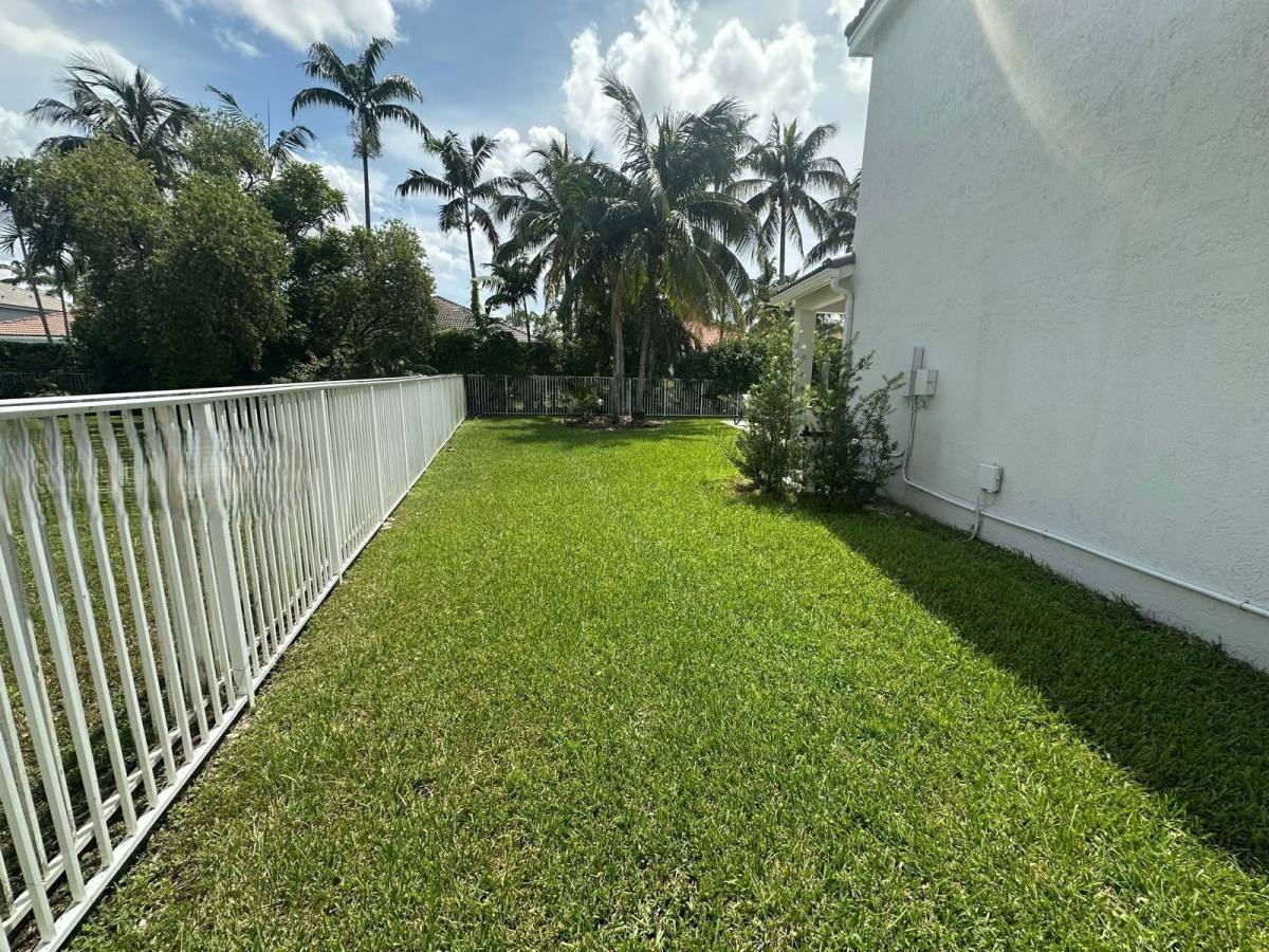 House for rent at 1063 Sunflower Circle, Fort Lauderdale, FL 33327